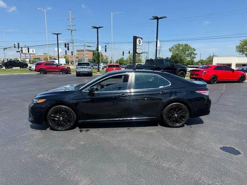 Midnight Black Metallic 2020 Toyota Camry SE