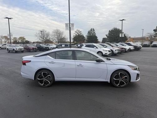 2023 Nissan Altima SR Intelligent AWD