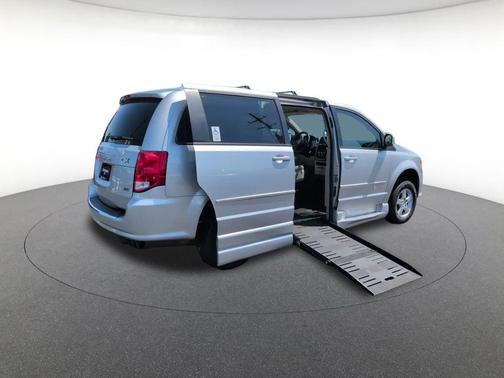 Bright Silver Metallic Clearcoat 2012 Dodge Grand Caravan SXT