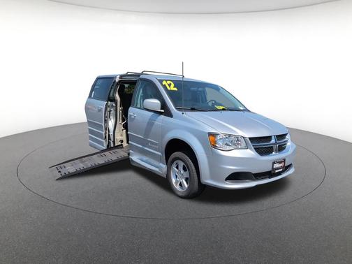 Bright Silver Metallic Clearcoat 2012 Dodge Grand Caravan SXT