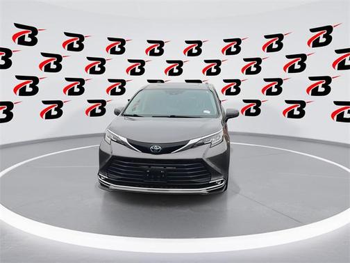 2021 Toyota Sienna XLE 7 Passenger