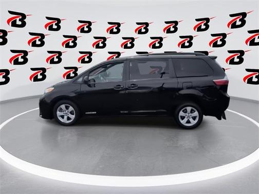 2020 Toyota Sienna LE
