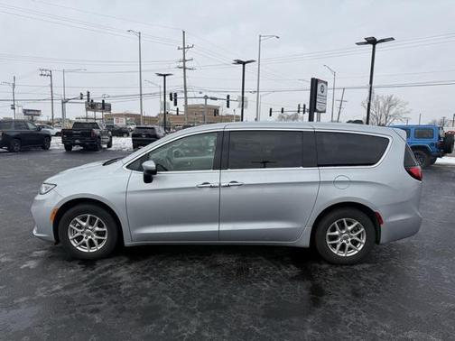 2023 Chrysler Pacifica Touring L
