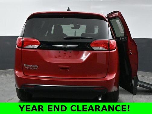 2025 Chrysler Voyager LX