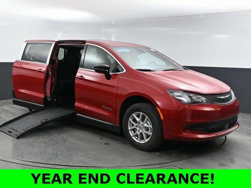 2025 Chrysler Voyager LX