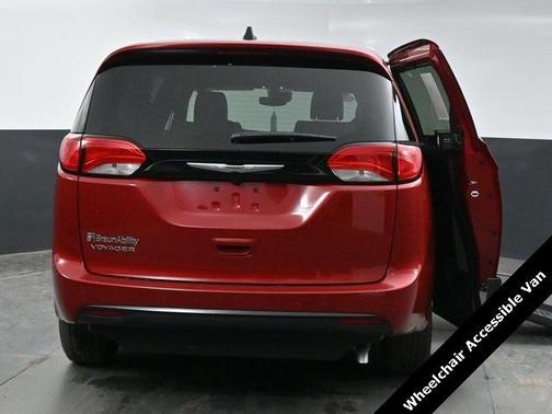 2025 Chrysler Voyager LX