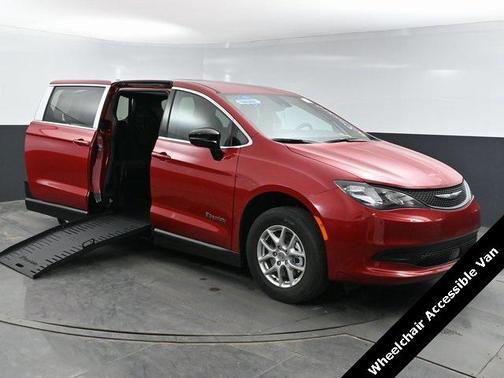 2025 Chrysler Voyager LX