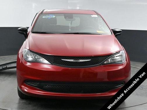 2025 Chrysler Voyager LX