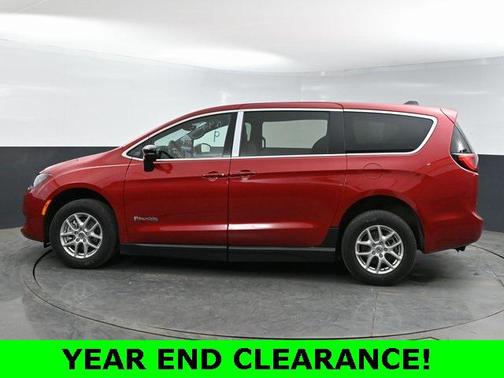 2025 Chrysler Voyager LX