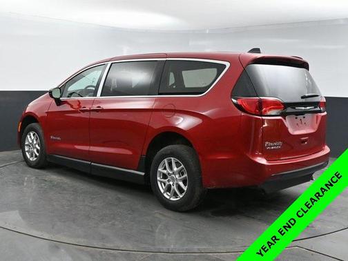 2025 Chrysler Voyager LX