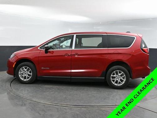 2025 Chrysler Voyager LX