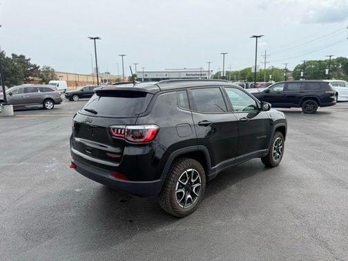 Diamond Black Crystal Pearlcoat 2024 Jeep Compass Trailhawk