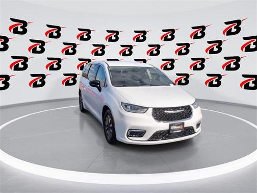 2024 Chrysler Pacifica Hybrid Select