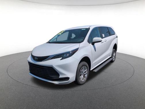 Ice Cap 2025 Toyota Sienna LE