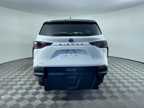 2025 Toyota Sienna LE