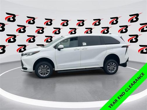 2025 Toyota Sienna LE