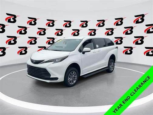 2025 Toyota Sienna LE