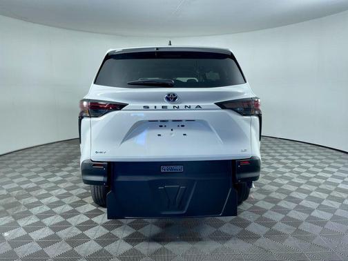 2025 Toyota Sienna LE