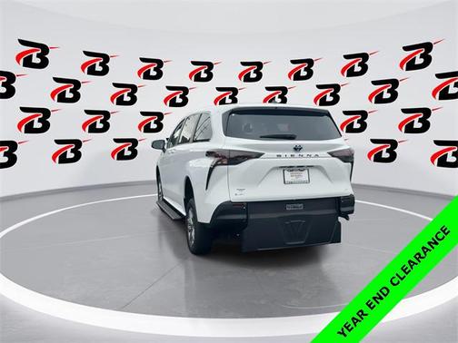 2025 Toyota Sienna LE