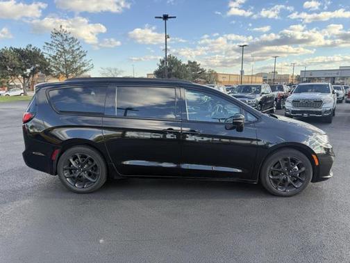 2025 Chrysler Pacifica Limited