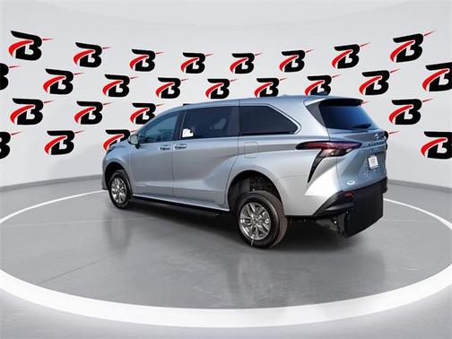 2024 Toyota Sienna LE