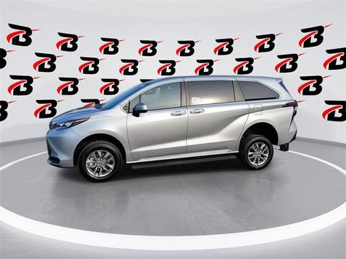 2024 Toyota Sienna LE