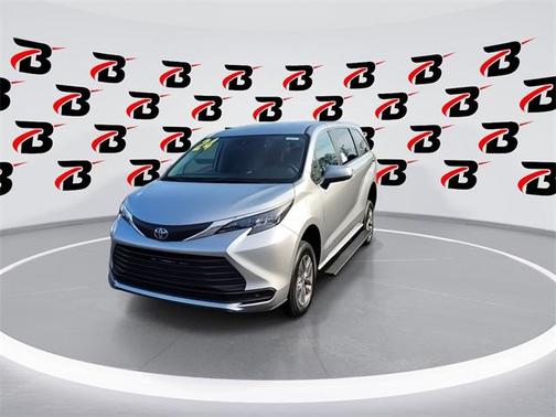 2024 Toyota Sienna LE