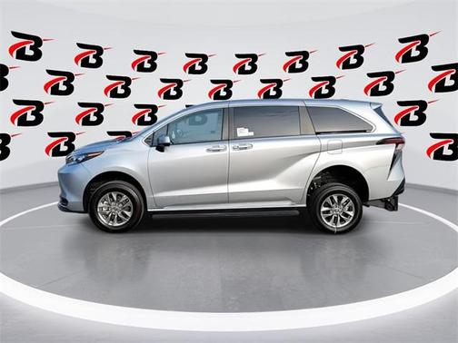 2024 Toyota Sienna LE