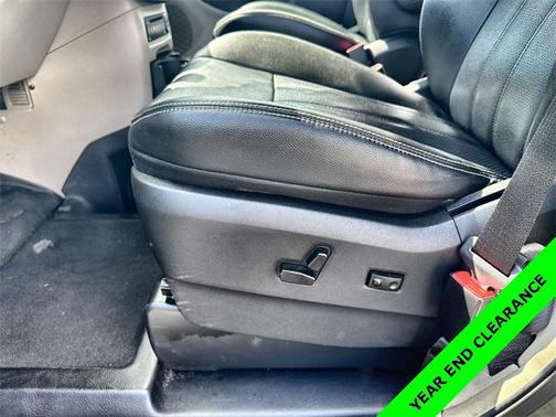 2012 Chrysler Town & Country Touring-L