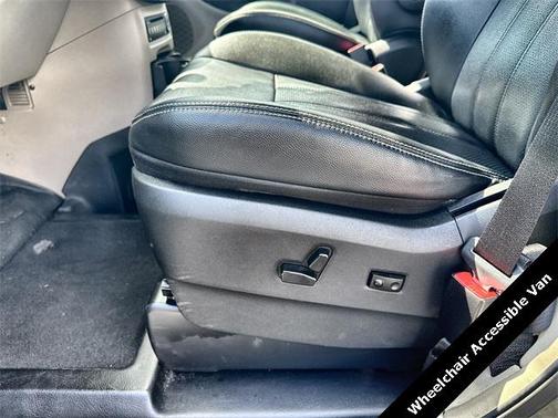 2012 Chrysler Town & Country Touring-L