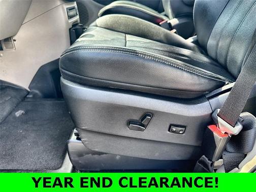 2012 Chrysler Town & Country Touring-L