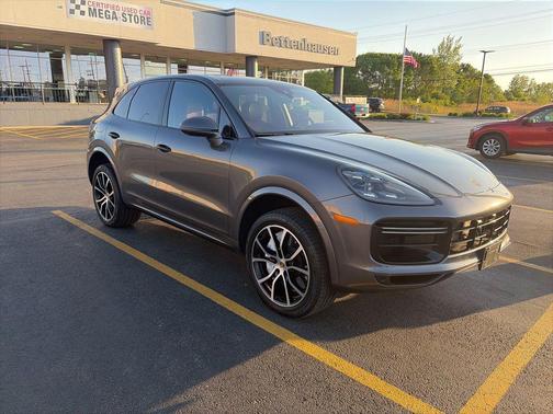 Quartzite Grey Metallic 2021 Porsche Cayenne Turbo