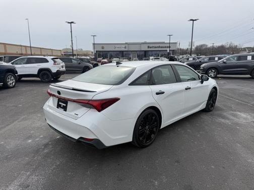 2022 Toyota Avalon Hybrid XSE
