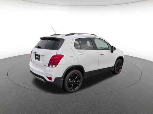 Summit White 2018 Chevrolet Trax LT