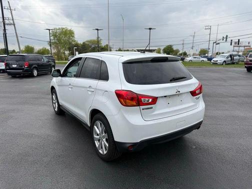 White Pearl 2015 Mitsubishi Outlander Sport SE