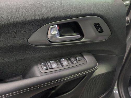 2025 Chrysler Pacifica L