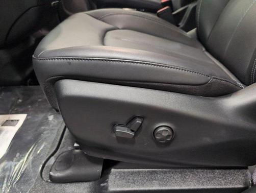 2025 Chrysler Pacifica L