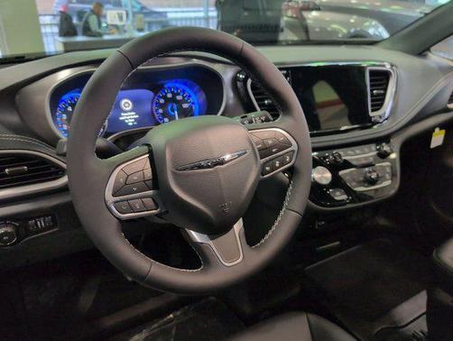 2025 Chrysler Pacifica L