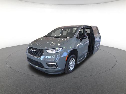 Ceramic Gray Clearcoat 2025 Chrysler Pacifica L