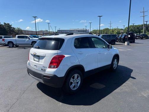 Summit White 2016 Chevrolet Trax LT