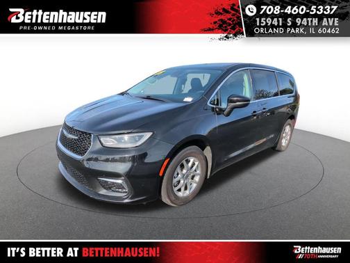 Brilliant Black Crystal Pearlcoat 2023 Chrysler Pacifica Touring L