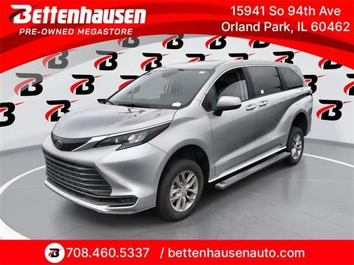 2024 Toyota Sienna LE
