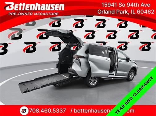 2024 Toyota Sienna LE