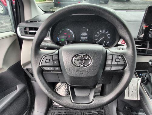 2024 Toyota Sienna LE
