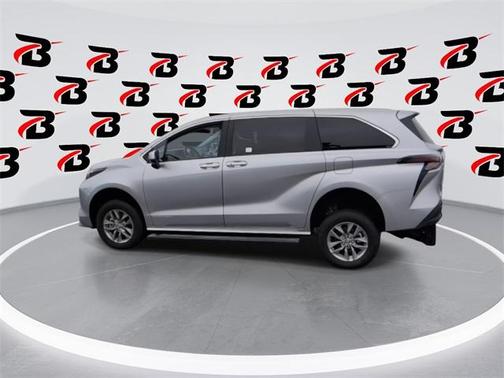 2024 Toyota Sienna LE