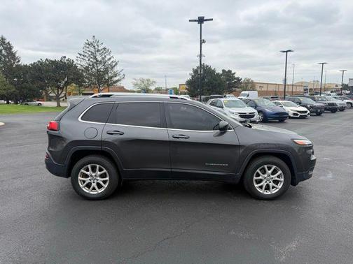 Granite Crystal Metallic Clearcoat 2016 Jeep Cherokee Latitude
