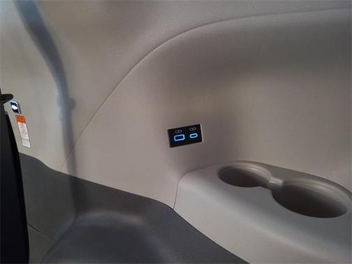 2024 Toyota Sienna LE