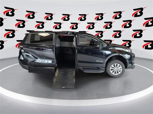 2024 Toyota Sienna LE