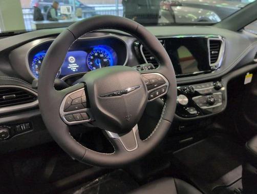 2025 Chrysler Pacifica L