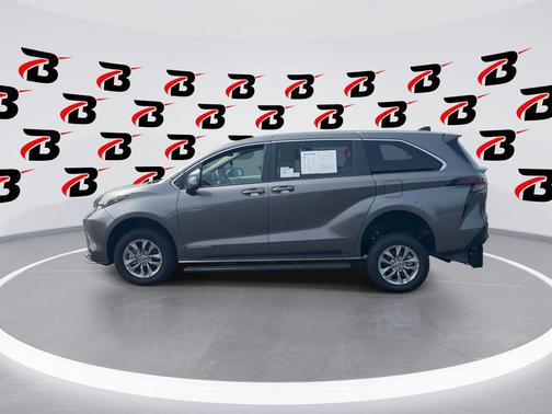 2024 Toyota Sienna LE